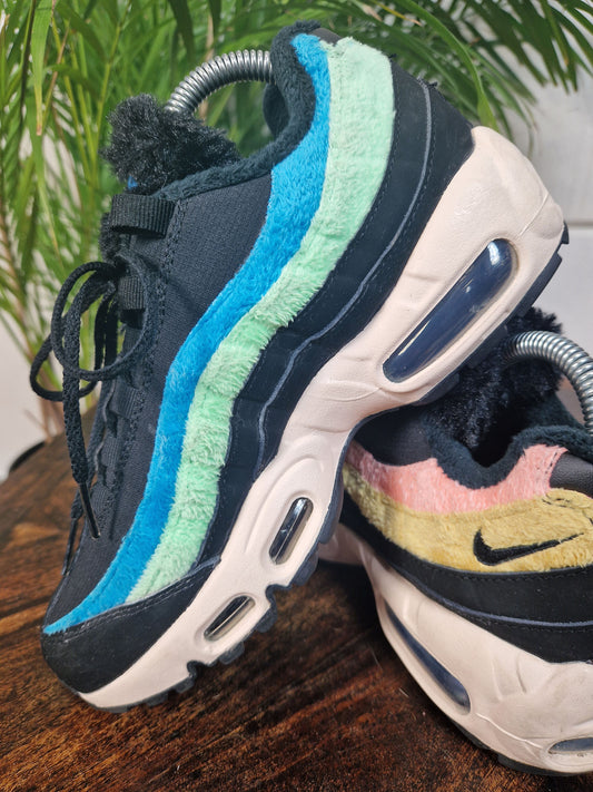 Nike Air Max 95 Black Fur maat 37,5