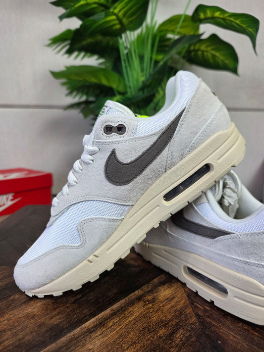 Nike Air Max 1 Sail Ironstone maat 42,5