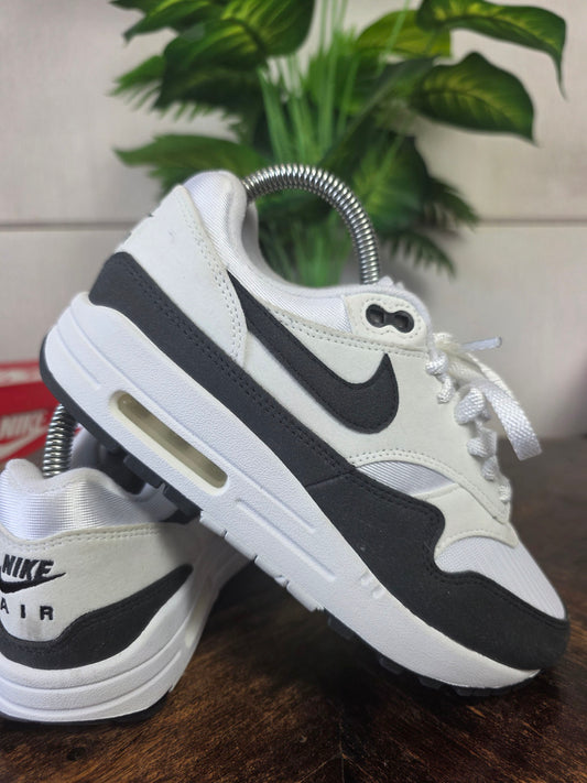 Nike Air Max 1 Black and White maat 38
