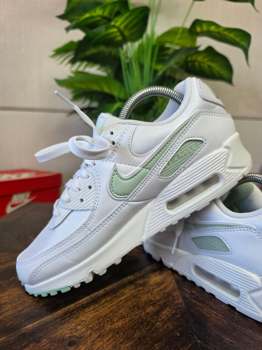 Nike Air Max 90 Pistachio Frost maat 40