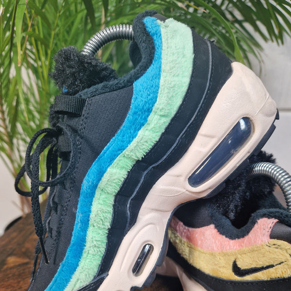 Nike Air Max 95 Black Fur maat 37,5