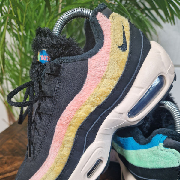 Nike Air Max 95 Black Fur maat 37,5