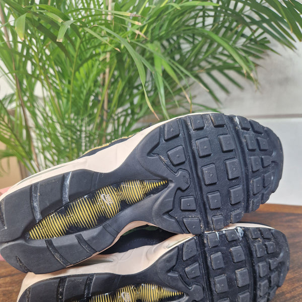 Nike Air Max 95 Black Fur maat 37,5