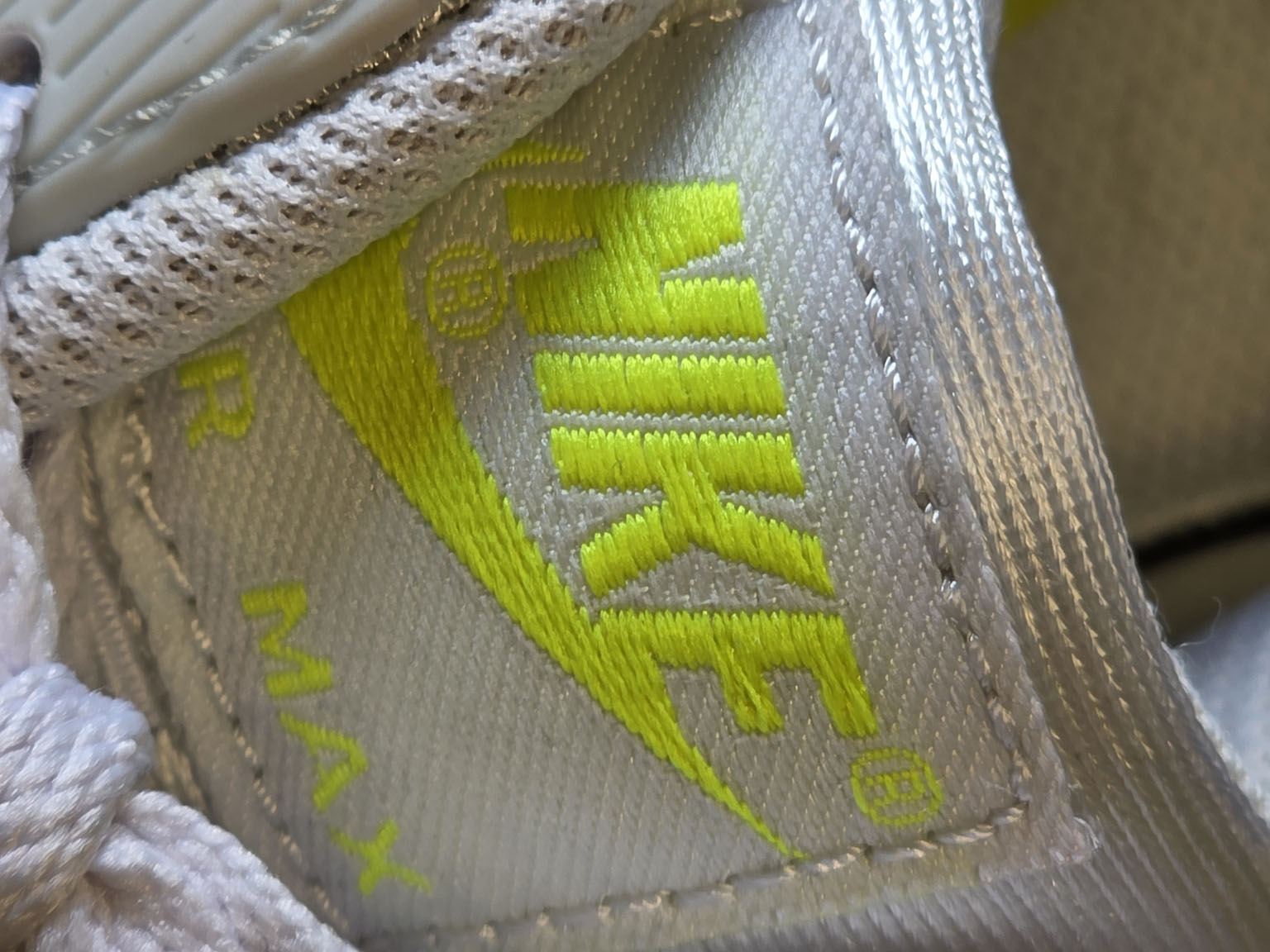 Nike Air Max 90 Lemon Venom maat 37,5