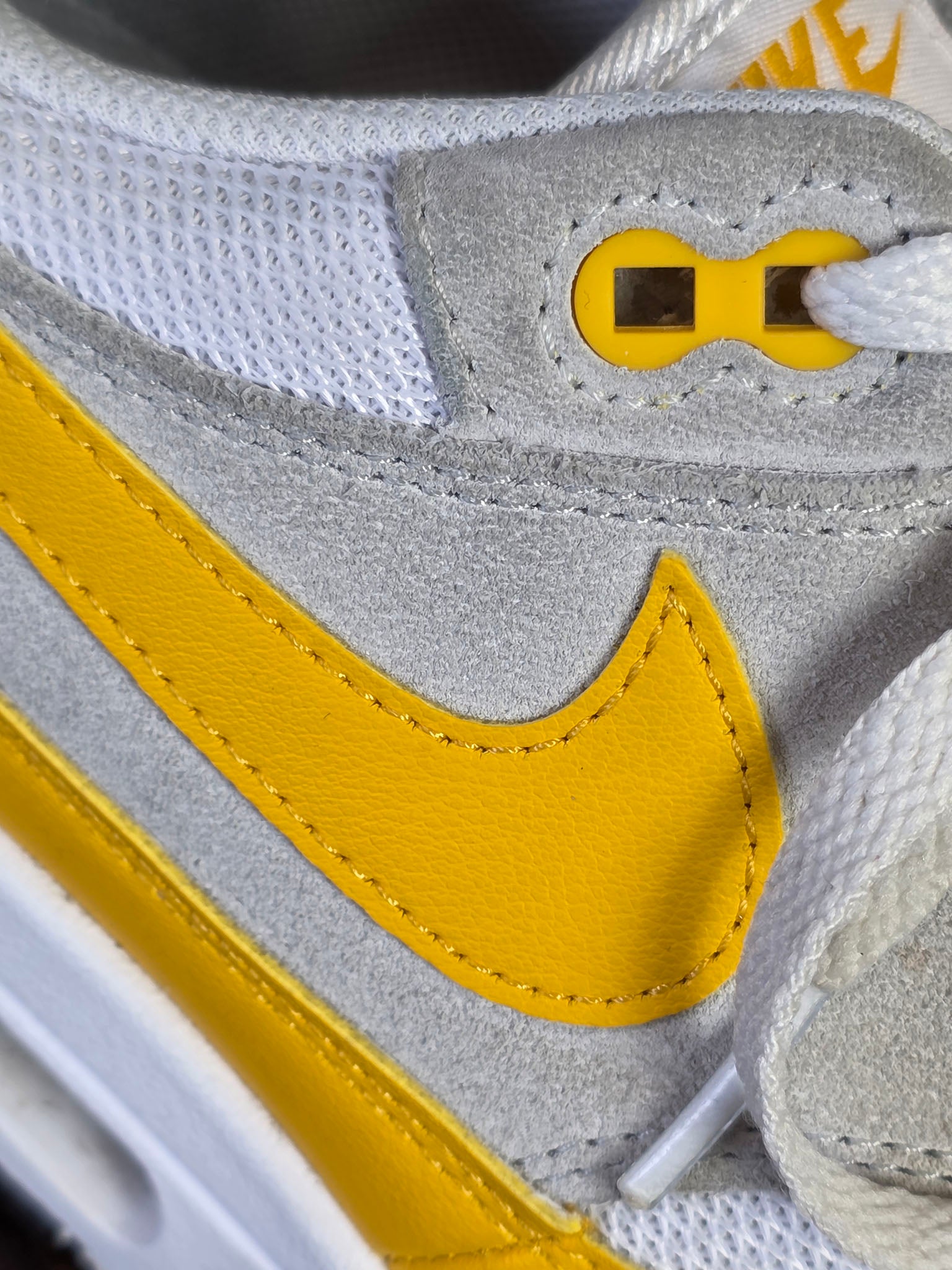 Nike Air Max 1 University Gold maat 45,5