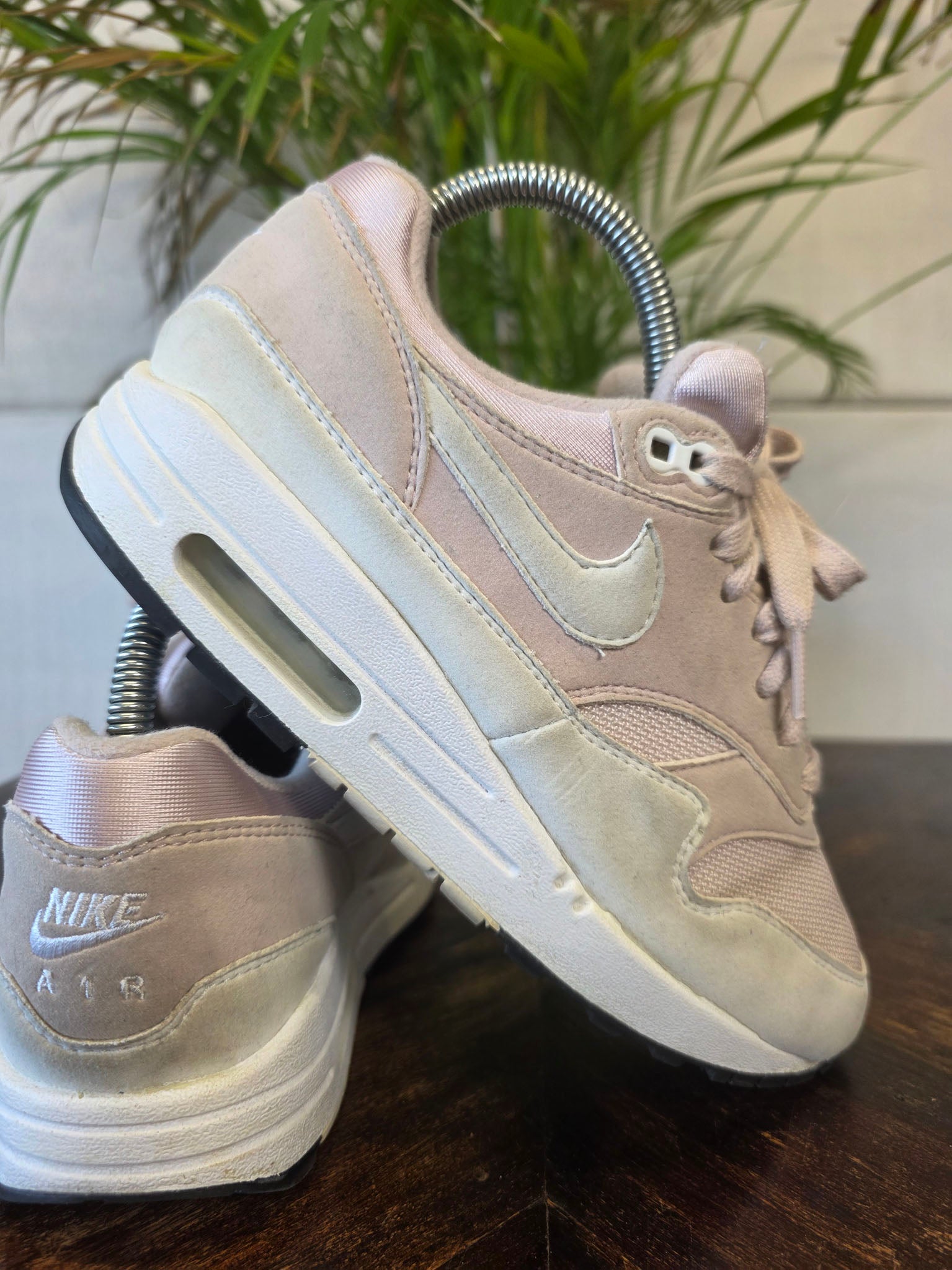 Nike Air Max 1 Barely Rose maat 38