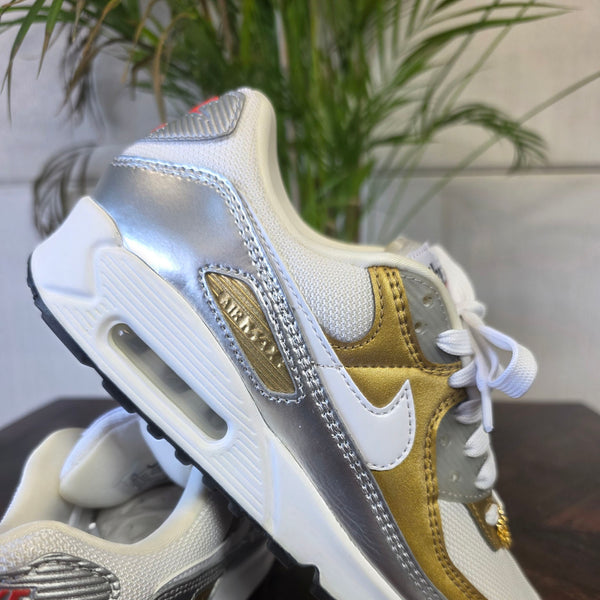 Nike Air Max 90 White Metallic Gold maat 37,5