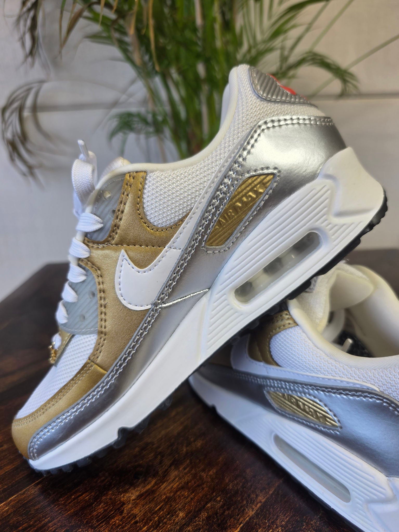 Nike Air Max 90 White Metallic Gold maat 37,5