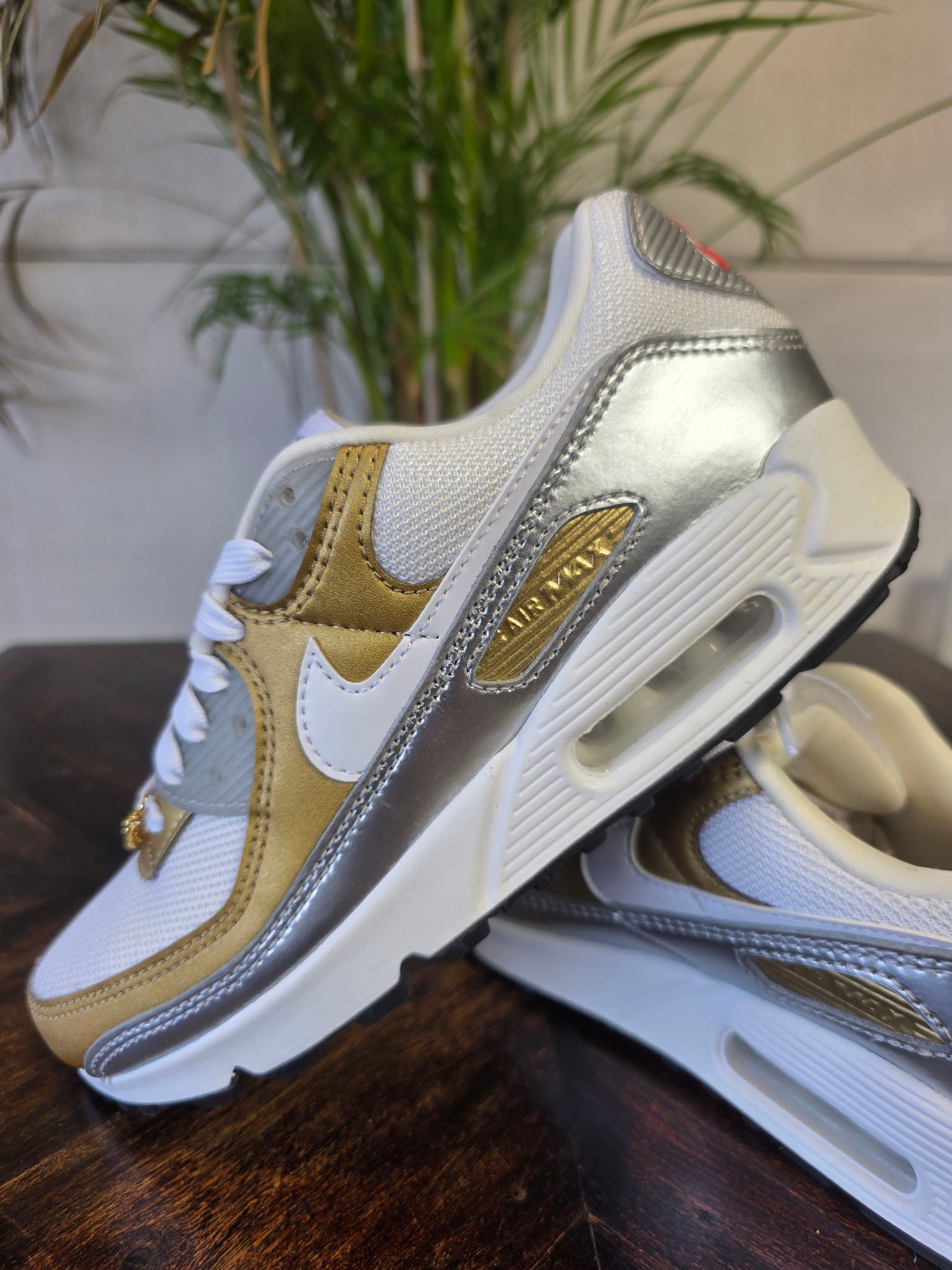 Nike Air Max 90 White Metallic Gold maat 37,5
