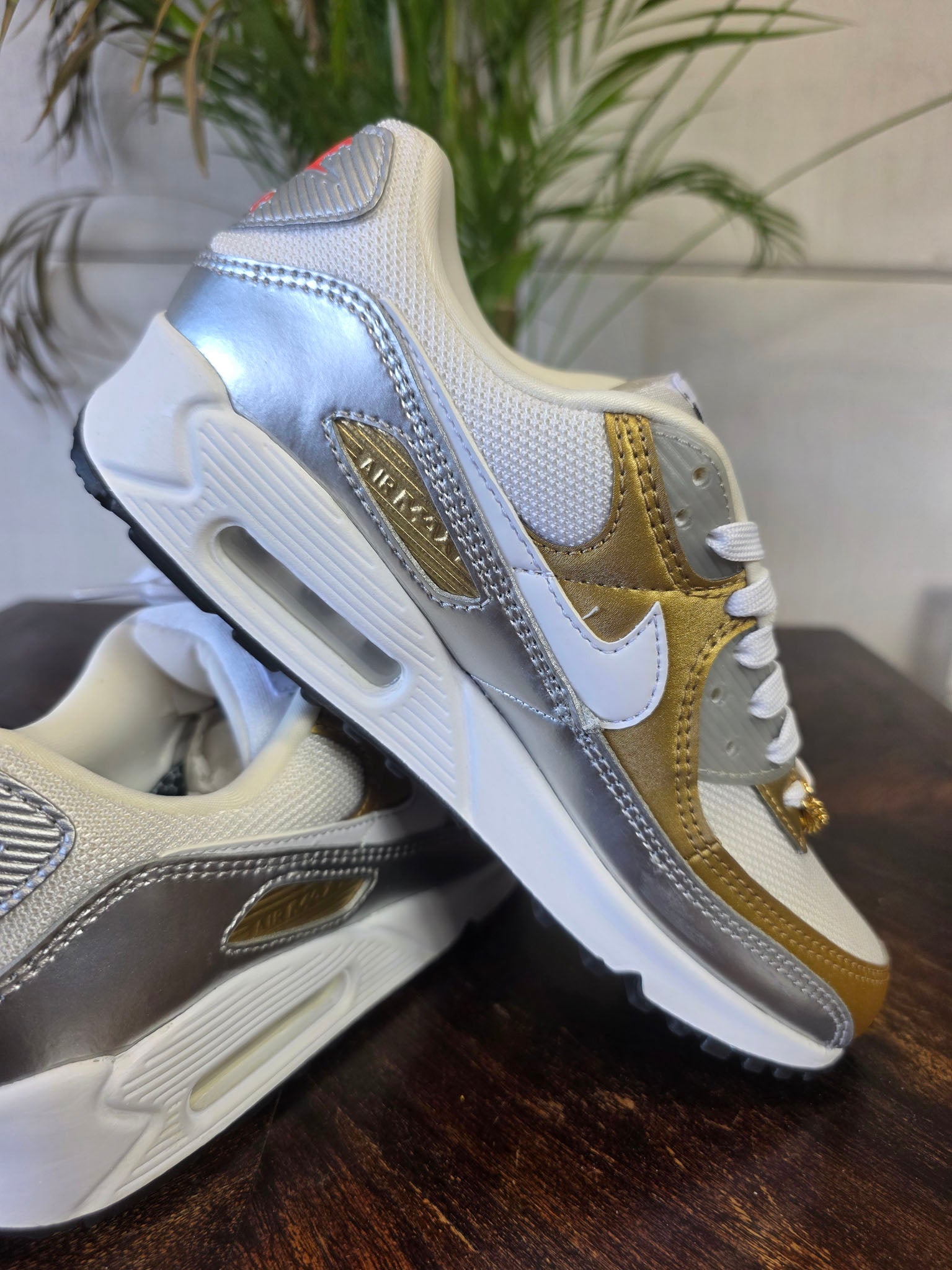 Nike Air Max 90 White Metallic Gold maat 37,5