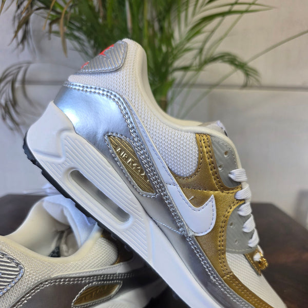Nike Air Max 90 White Metallic Gold maat 37,5
