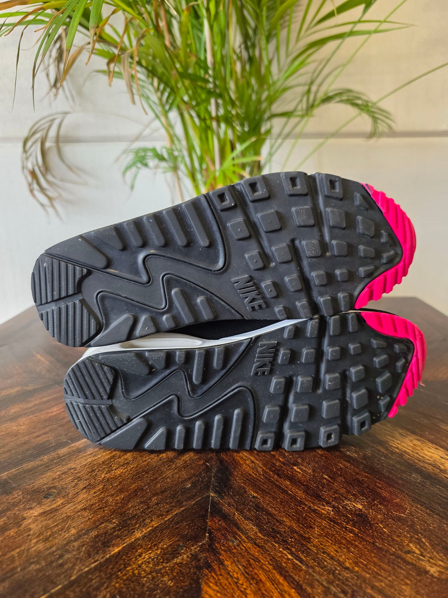 Nike Air Max 90 Futura Black Hot Pink maat 36,5