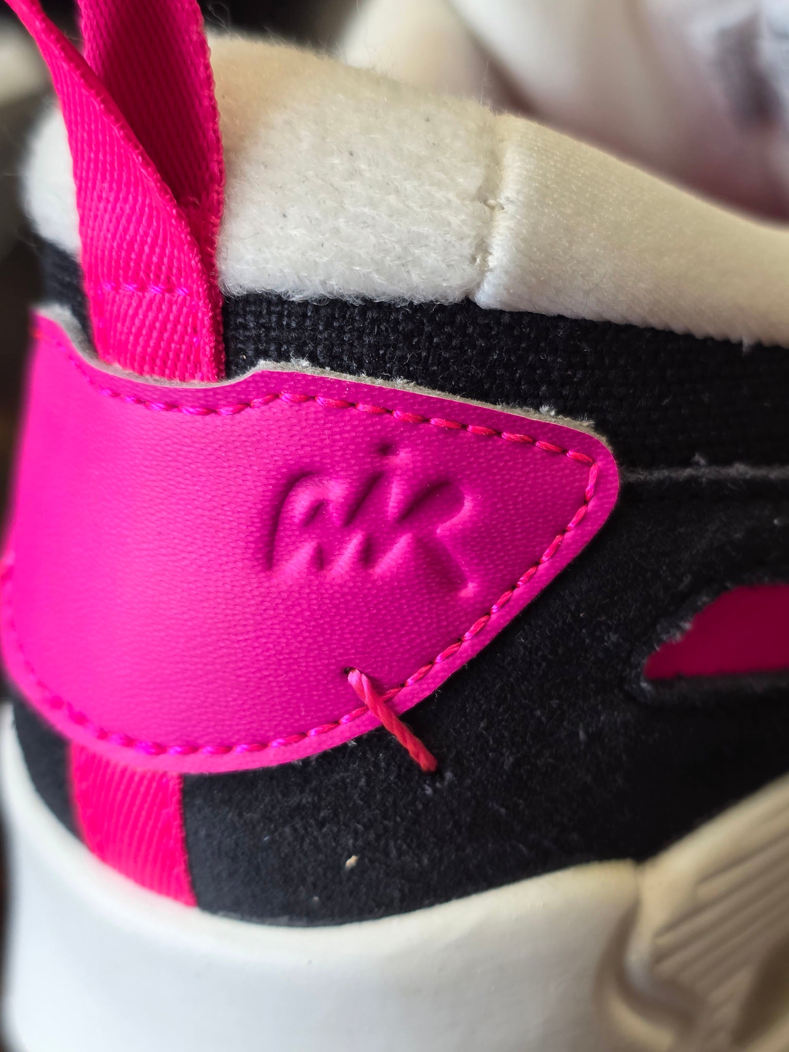 Nike Air Max 90 Futura Black Hot Pink maat 36,5