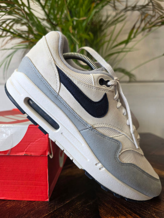 Nike Air Max 1 Platinum Tint maat 44
