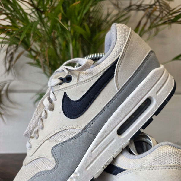 Nike Air Max 1 Platinum Tint maat 44