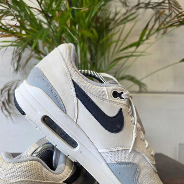 Nike Air Max 1 Platinum Tint maat 44
