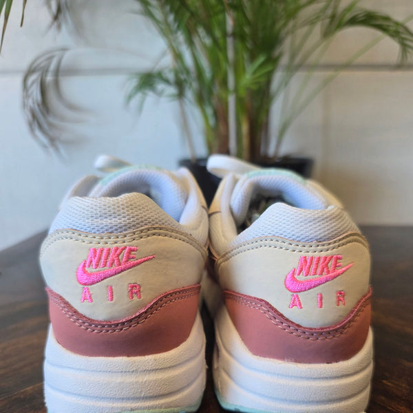Nike Air Max 1 Red Stardust Quava Ice maat 35,5
