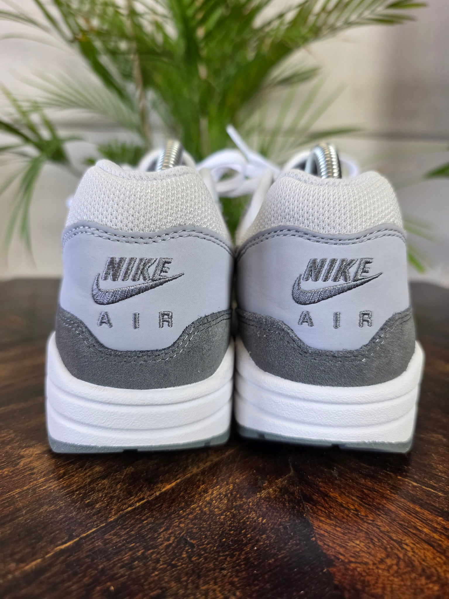 Nike Air Max 1 '87 Photon Dust Wolf Grey maat 41