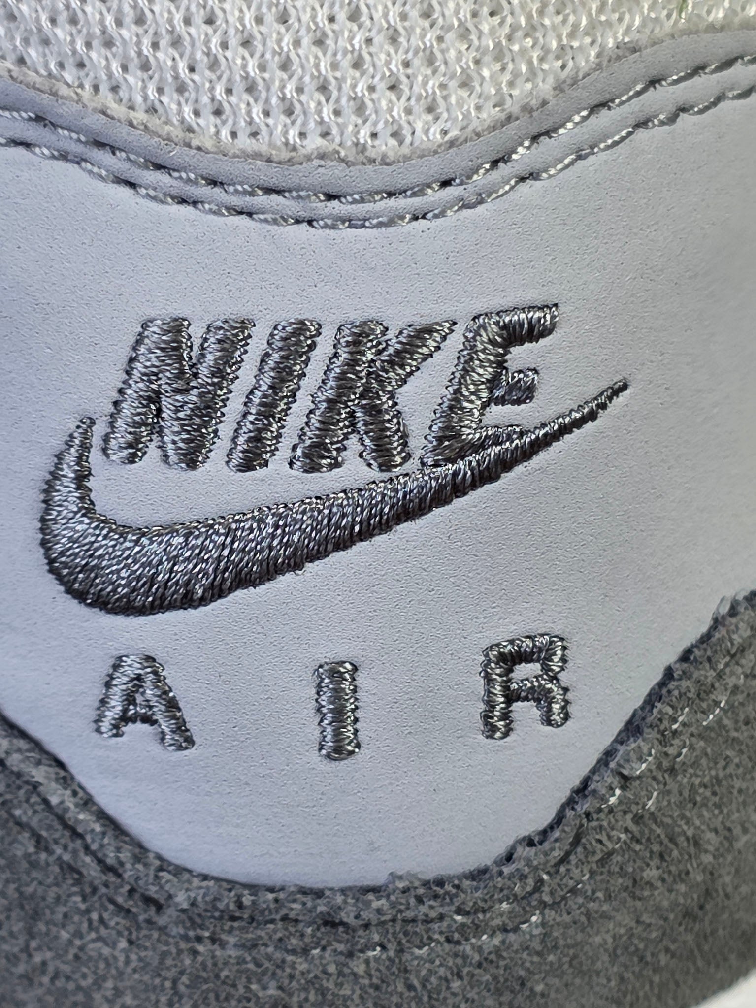 Nike Air Max 1 '87 Photon Dust Wolf Grey maat 41