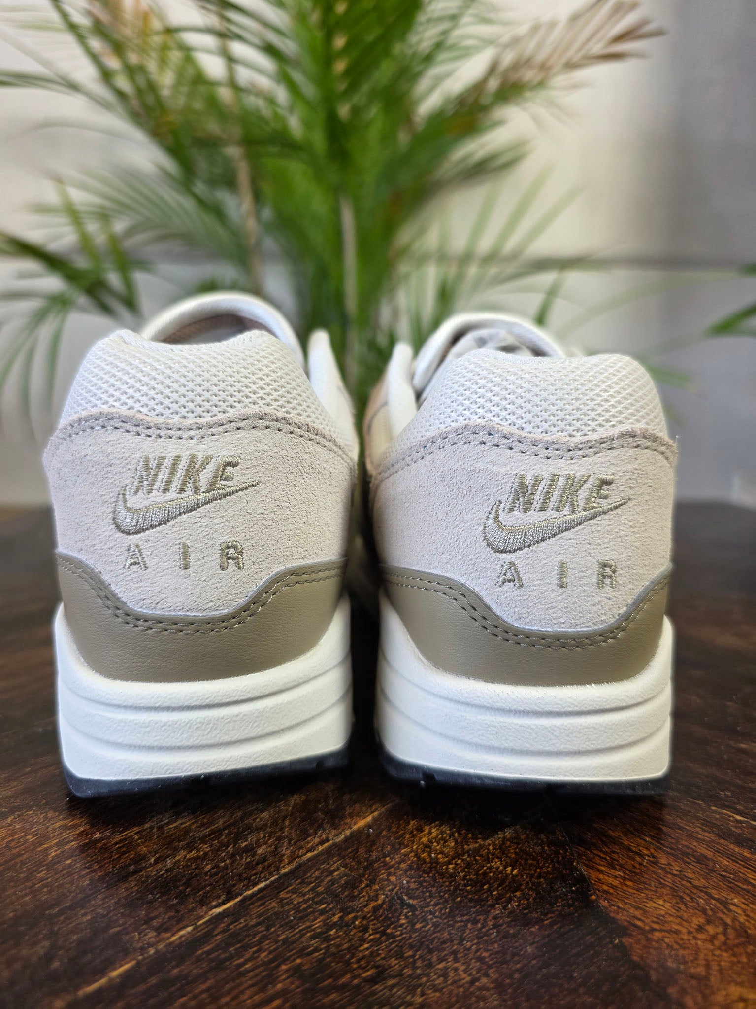 Nike Air Max 1 Essential Phantom Khaki maat 38,5