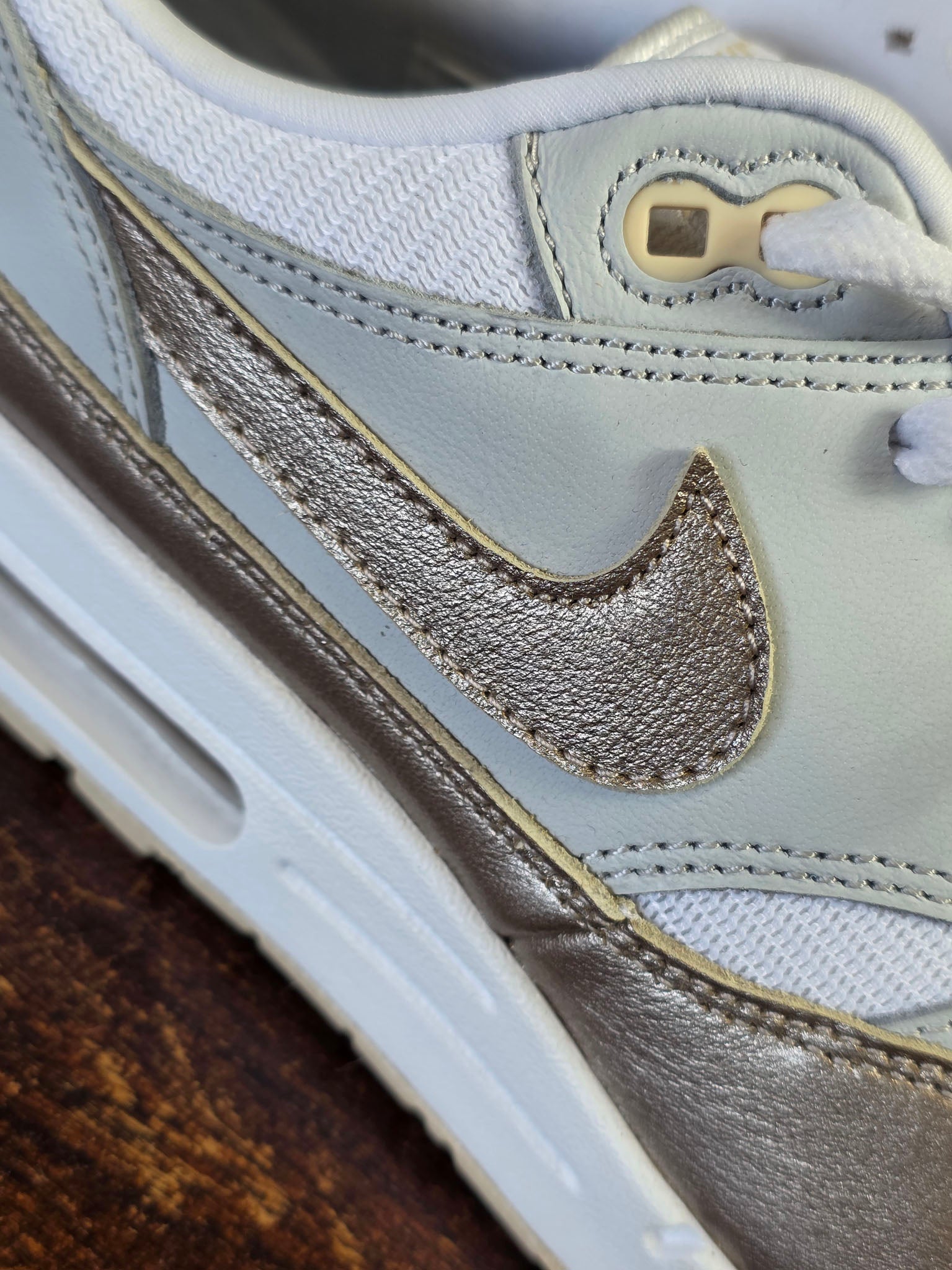 Nike Air Max 1 Gold White maat 44