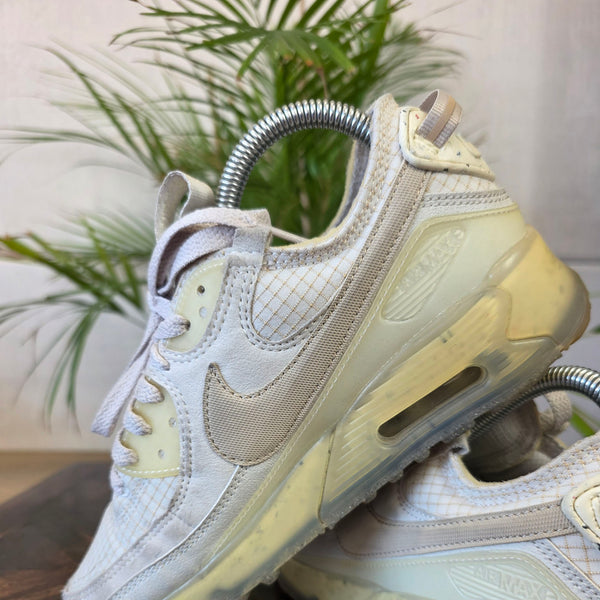 Nike Air Max 90 Terrascape Light Bone maat 37,5