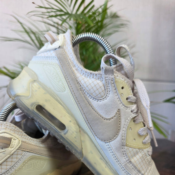 Nike Air Max 90 Terrascape Light Bone maat 37,5