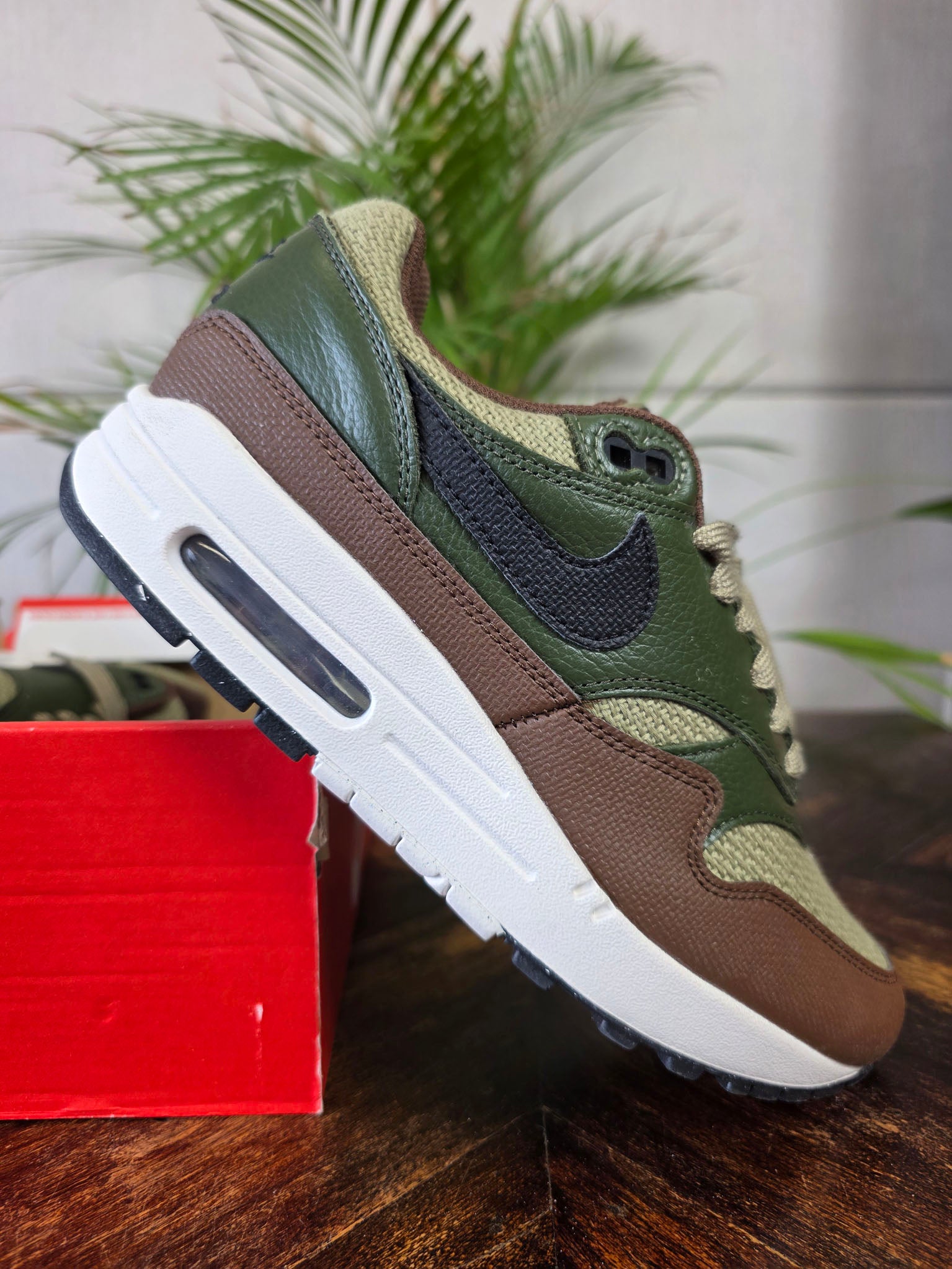 Nike Air Max 1 Neutral Olive Cacao Wow maat 38,5