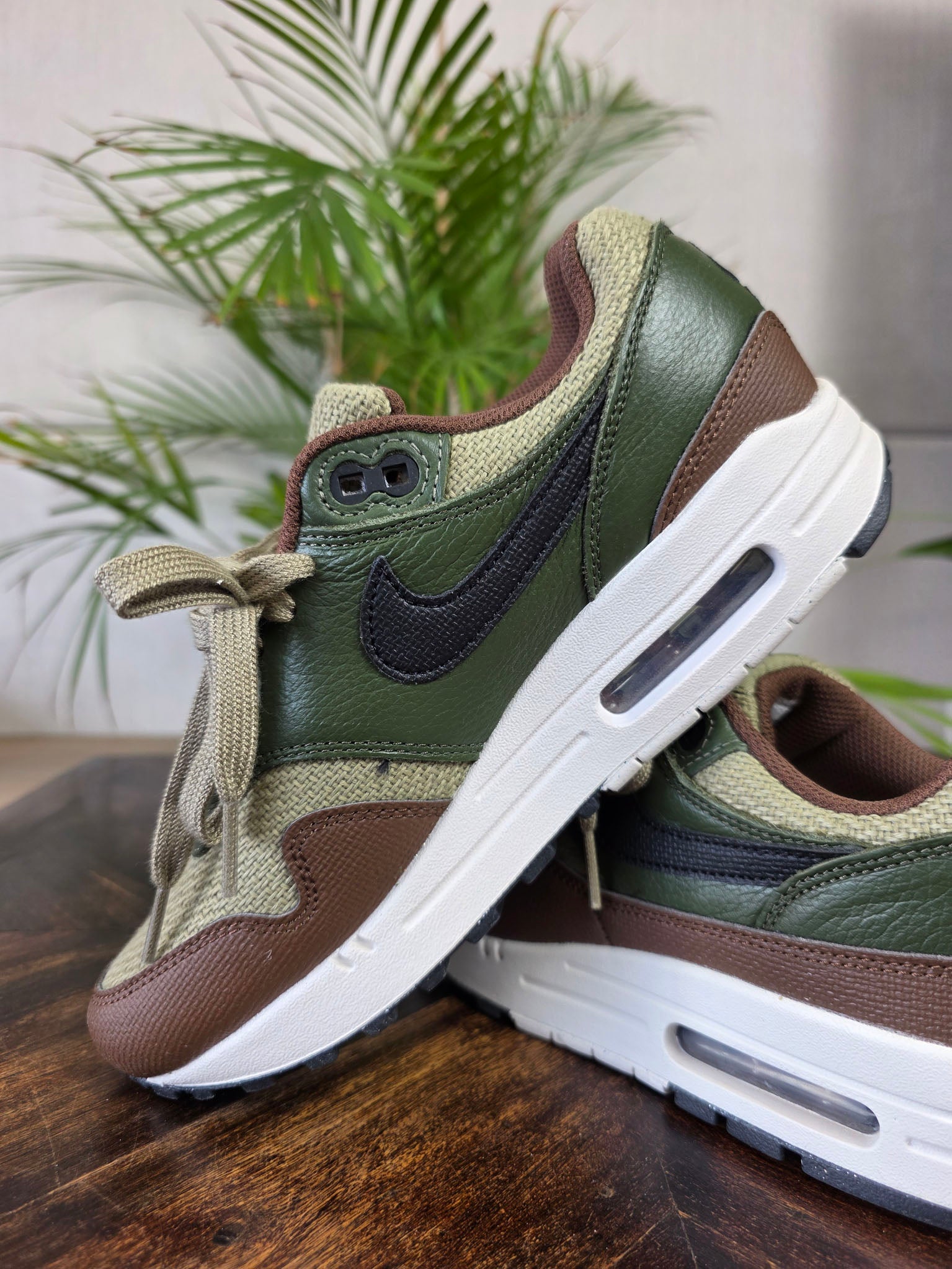 Nike Air Max 1 Neutral Olive Cacao Wow maat 38,5