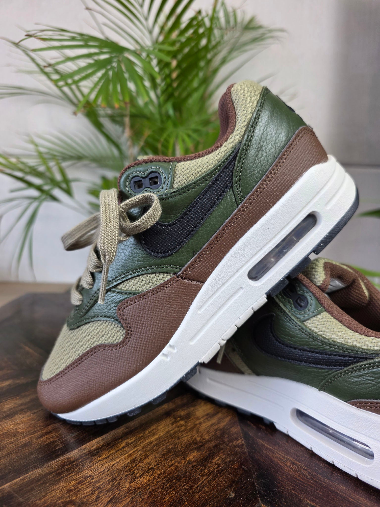 Nike Air Max 1 Neutral Olive Cacao Wow maat 38,5