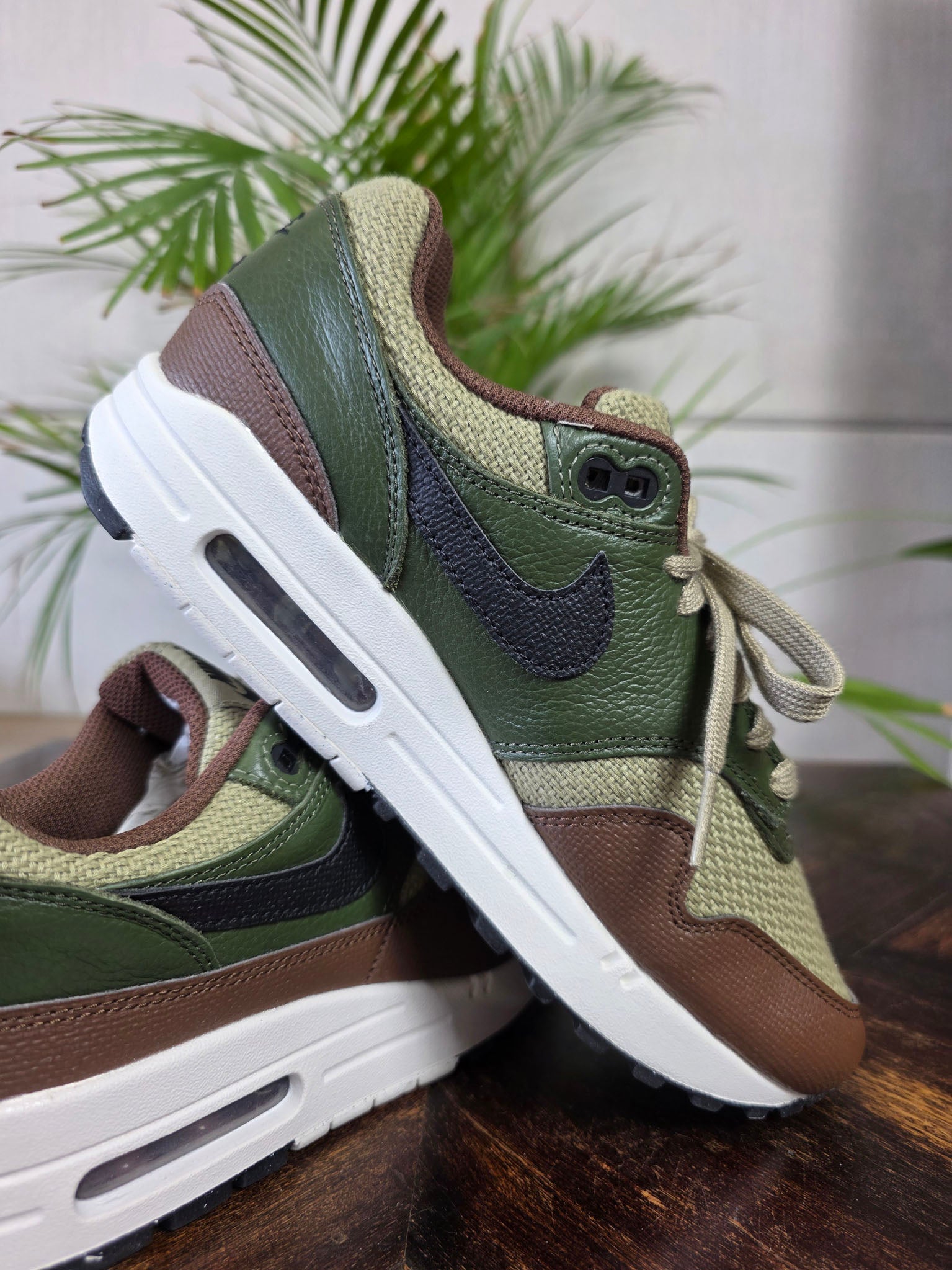 Nike Air Max 1 Neutral Olive Cacao Wow maat 38,5