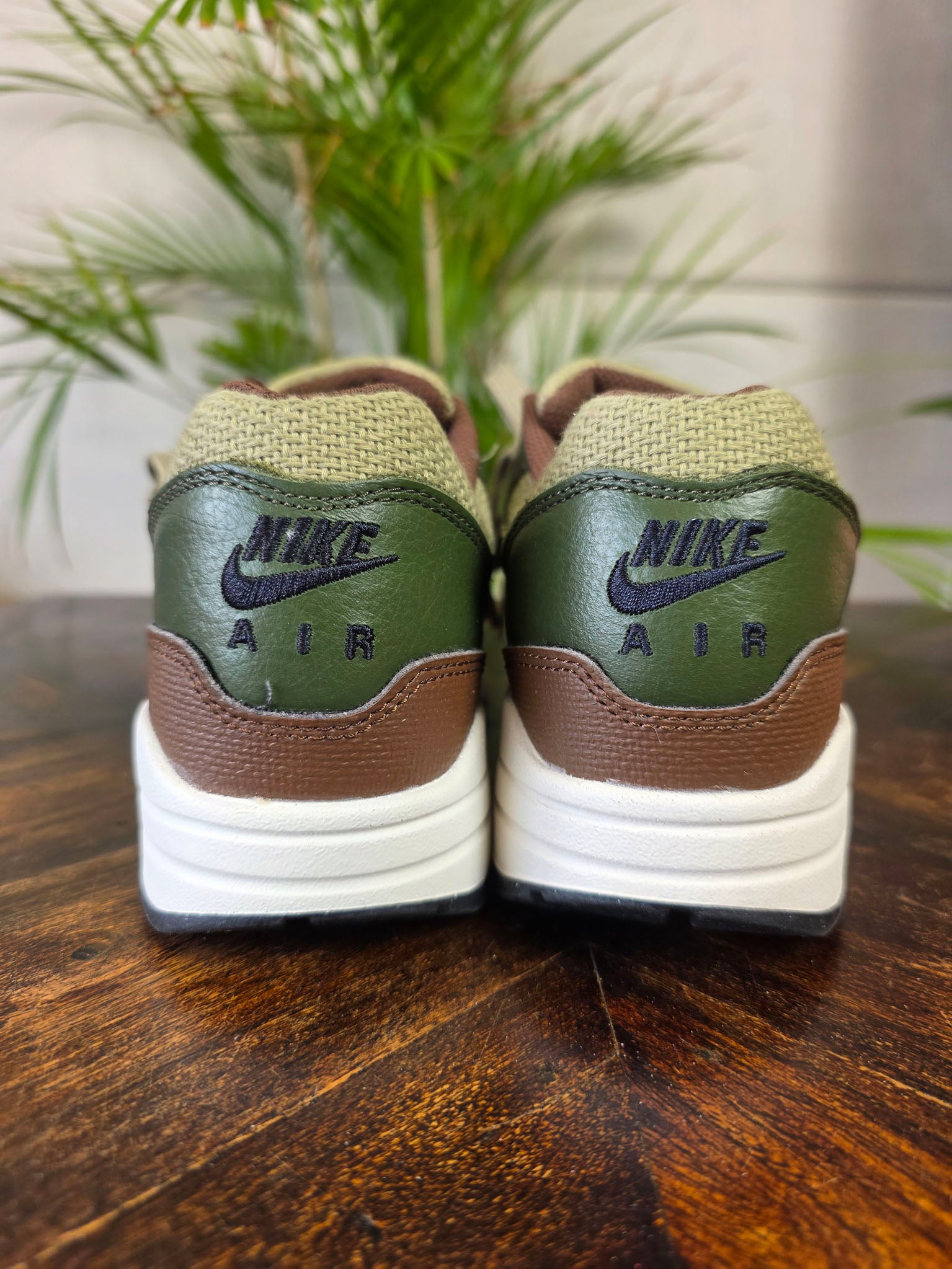 Nike Air Max 1 Neutral Olive Cacao Wow maat 38,5