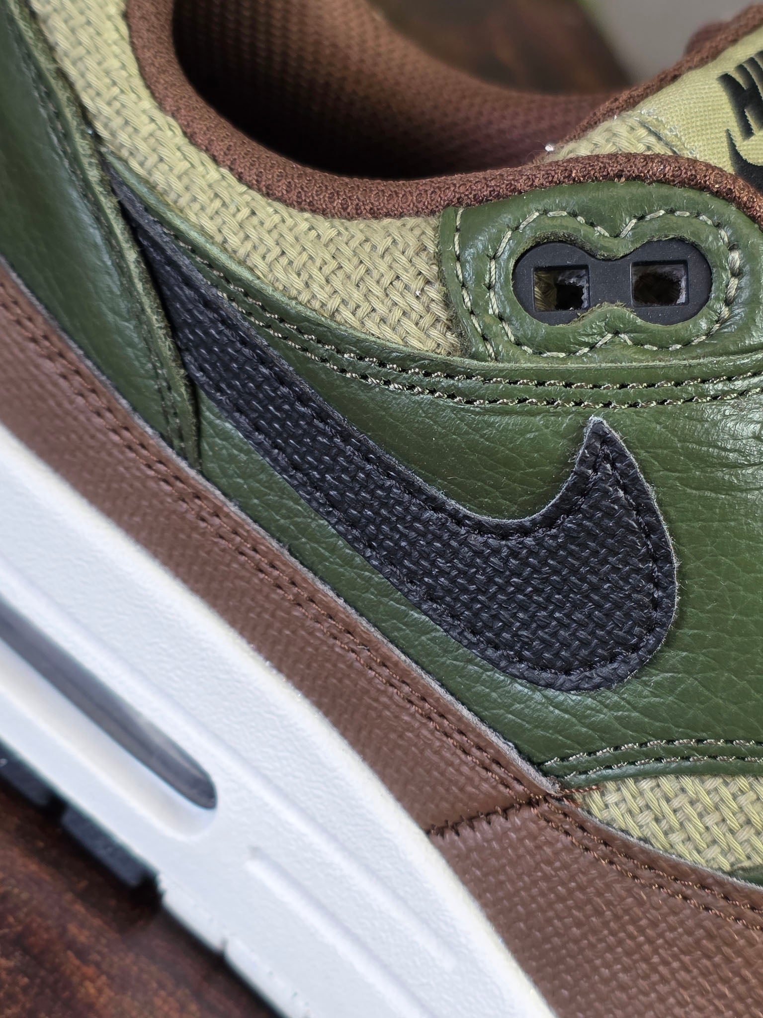 Nike Air Max 1 Neutral Olive Cacao Wow maat 38,5