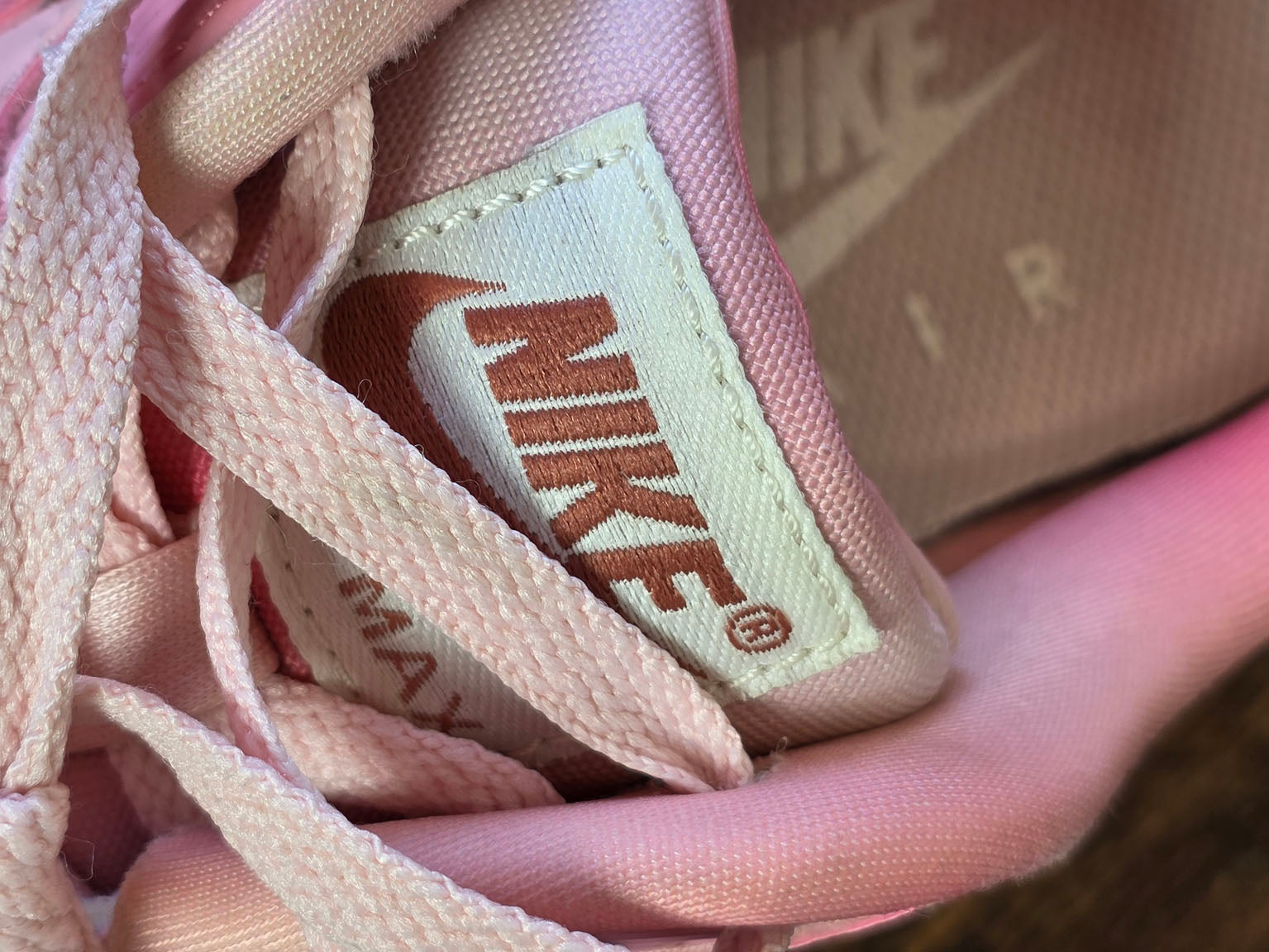 Nike Air Max 90 Airbrushed Pink maat 36,5