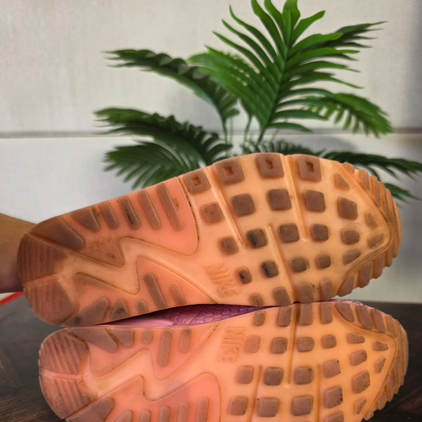 Nike Air Max 90 Shangai Must Win Cake maat 37,5