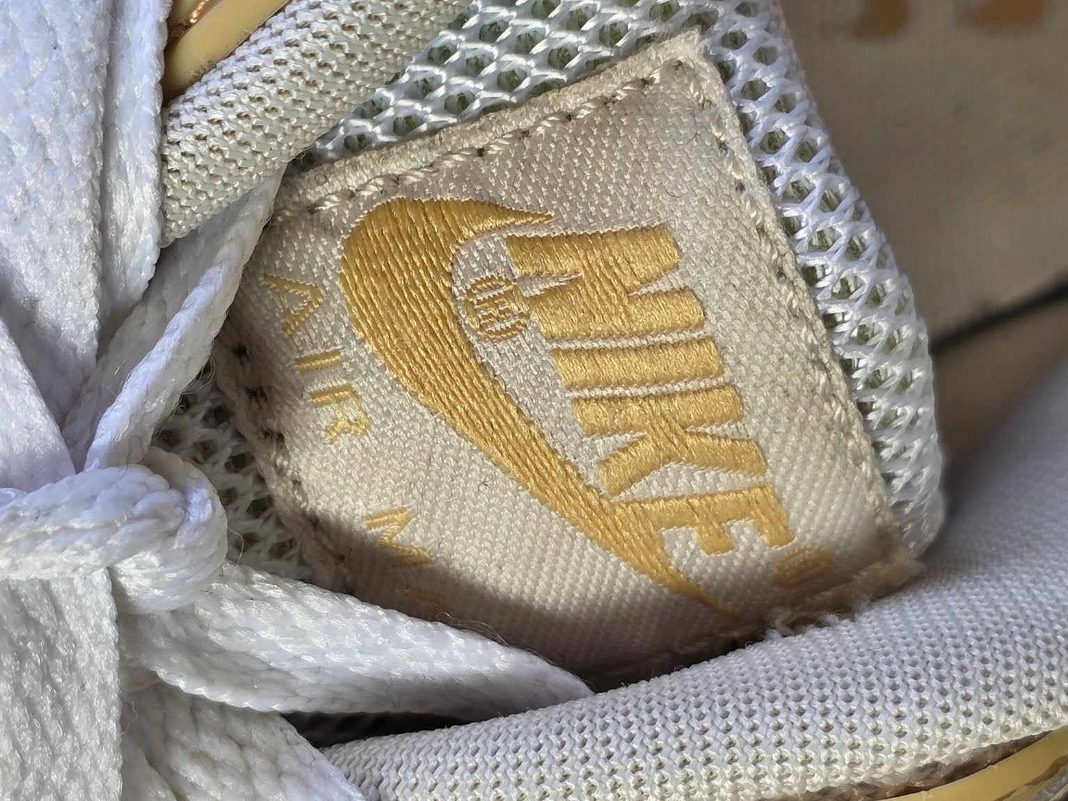 Nike Air Max 90 WMNS Sesame maat 40,5