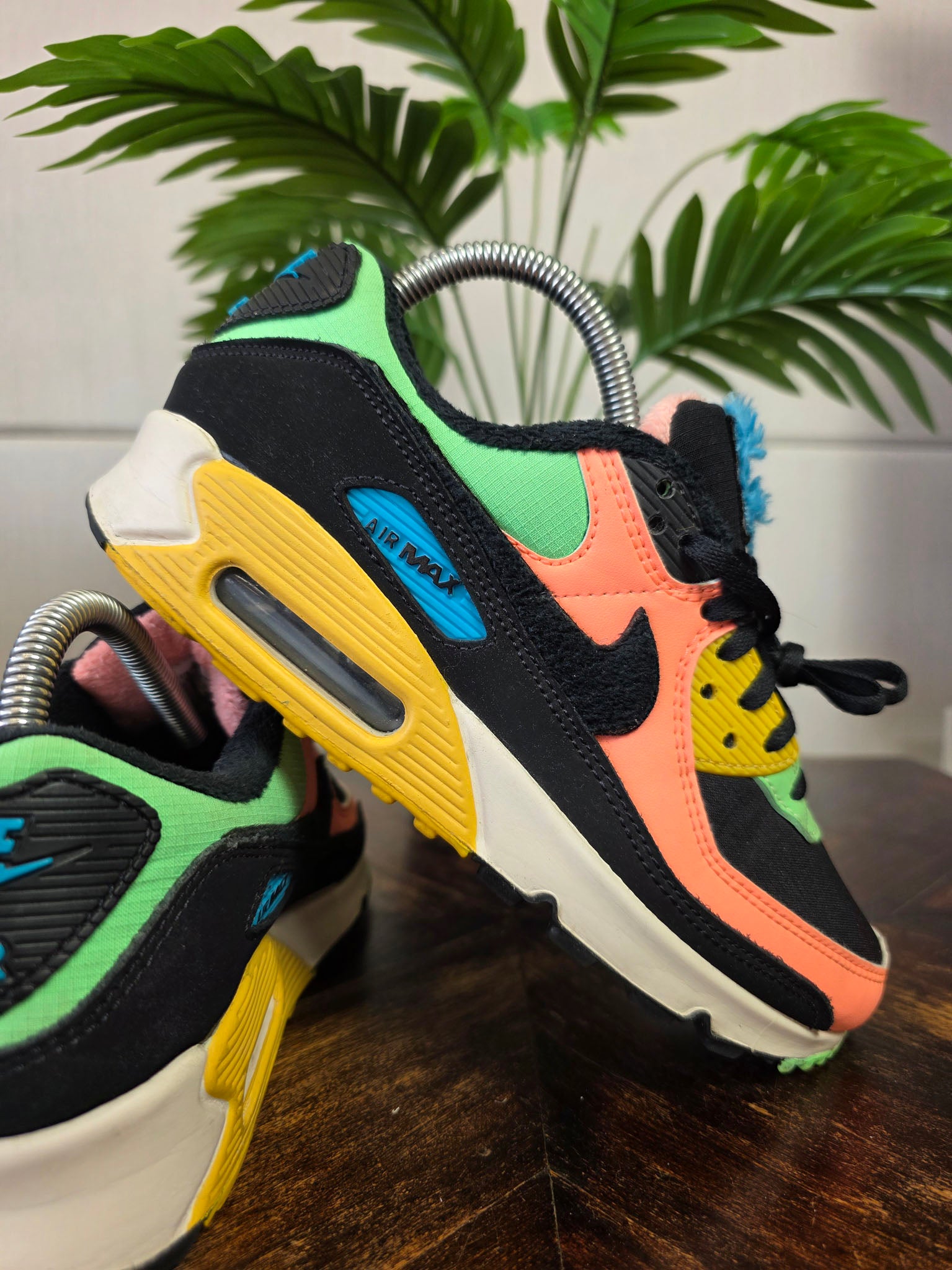 Nike Air Max 90 in Atomic Pink Solar Flare maat 38