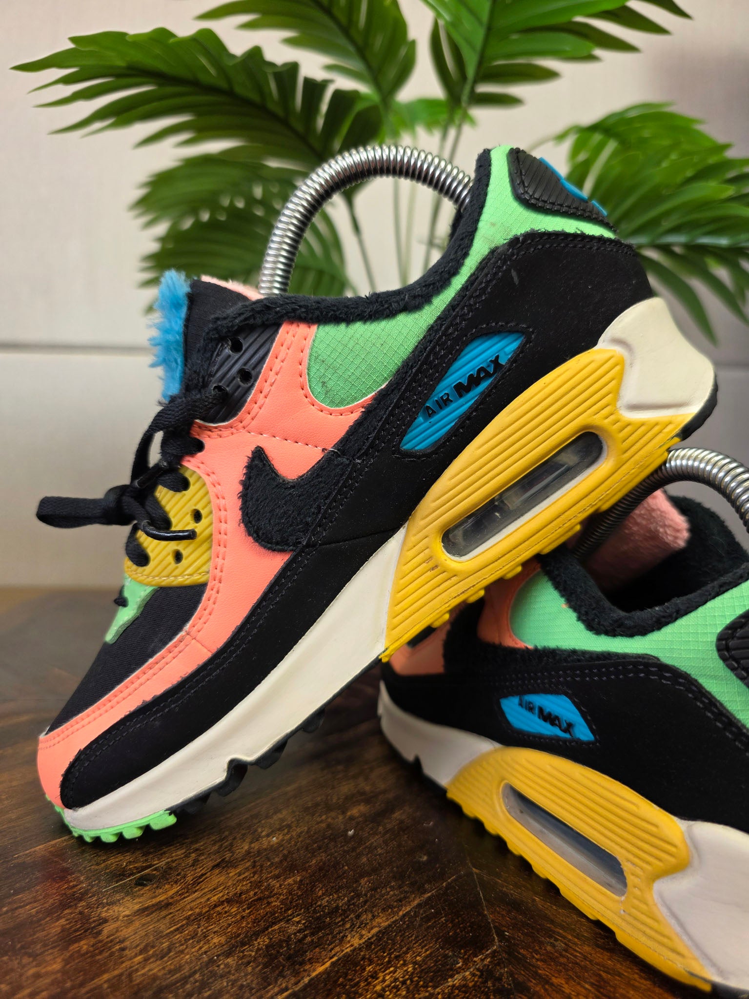 Nike Air Max 90 in Atomic Pink Solar Flare maat 38