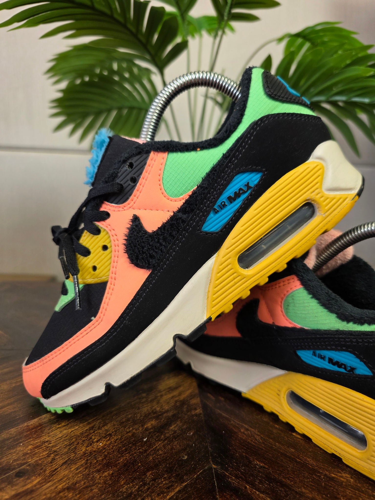 Nike Air Max 90 in Atomic Pink Solar Flare maat 38
