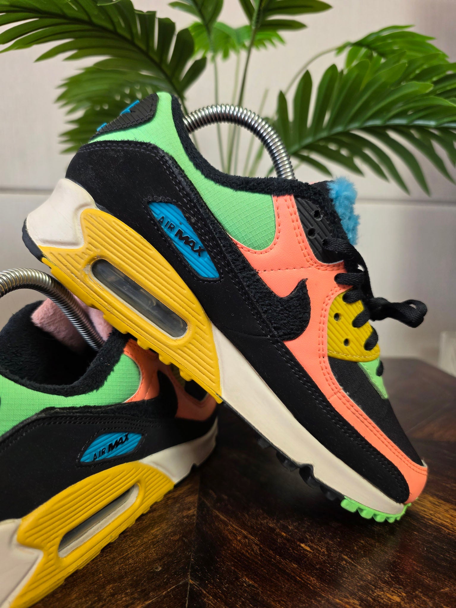 Nike Air Max 90 in Atomic Pink Solar Flare maat 38