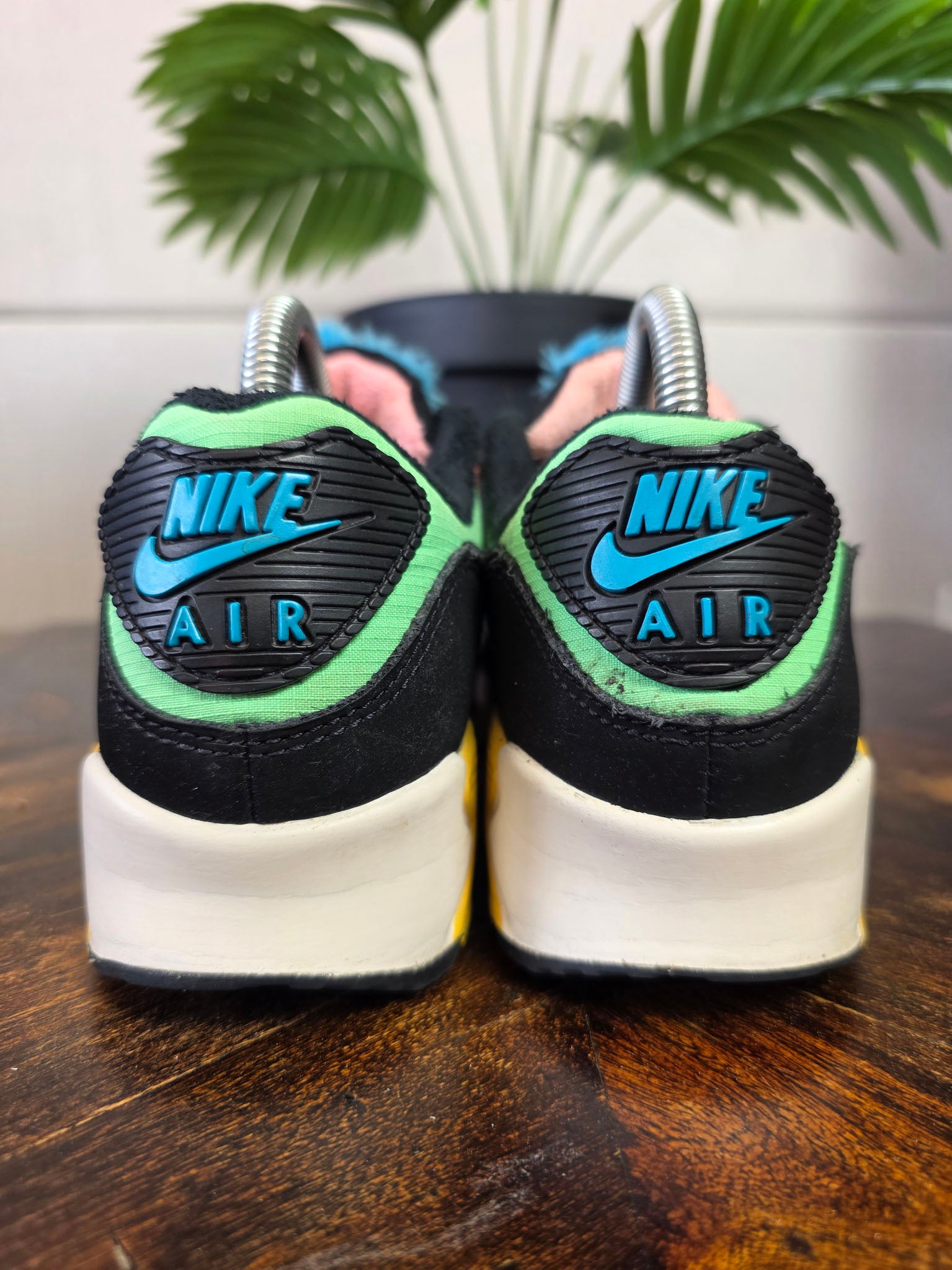 Nike Air Max 90 in Atomic Pink Solar Flare maat 38