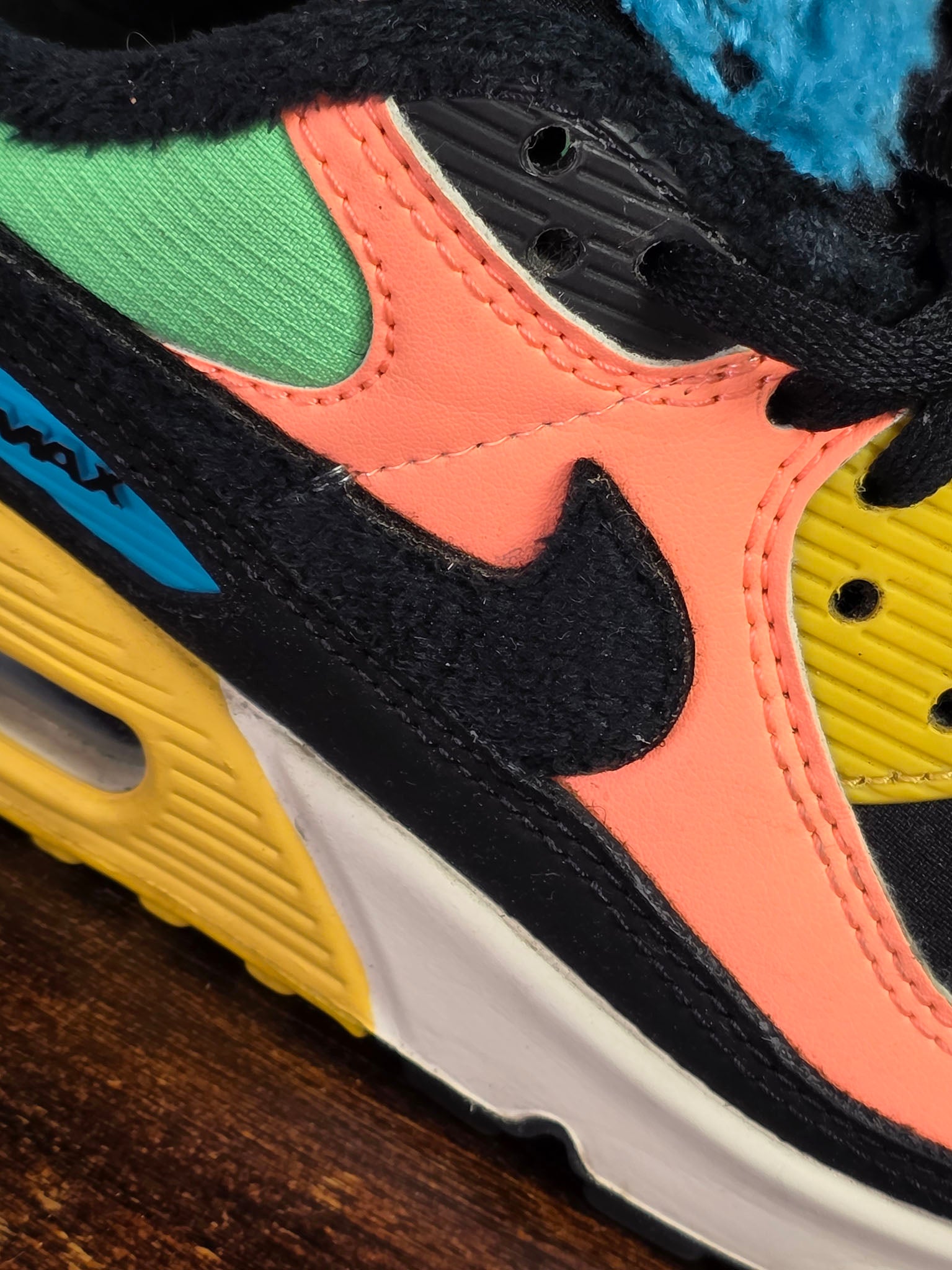 Nike Air Max 90 in Atomic Pink Solar Flare maat 38