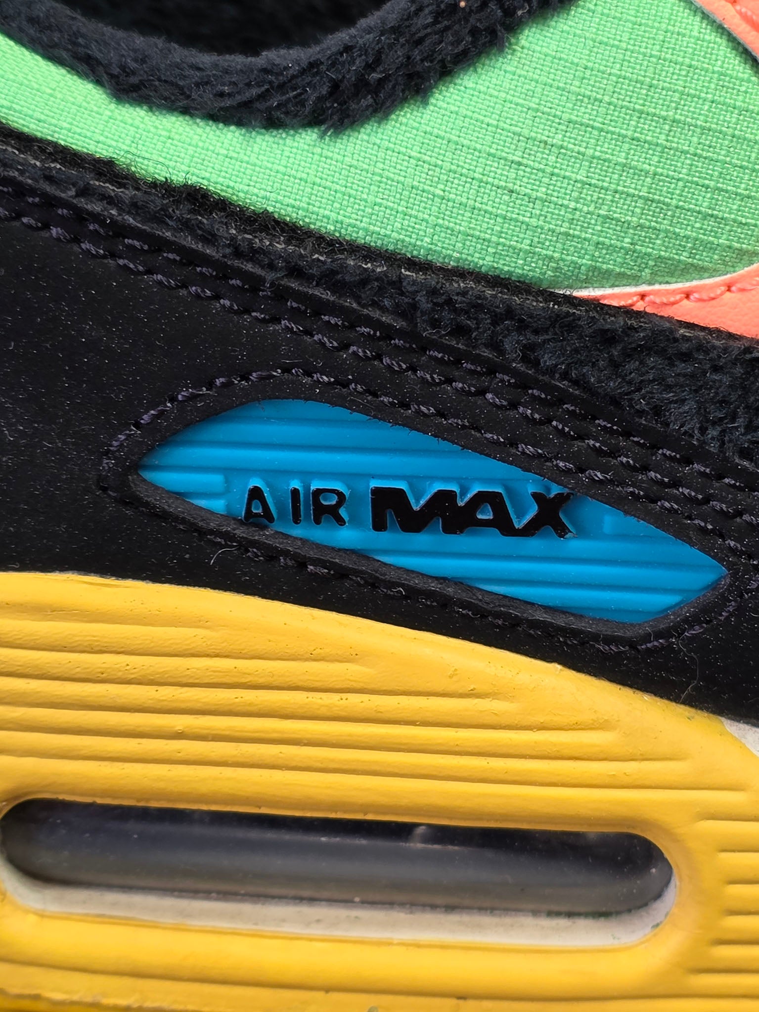 Nike Air Max 90 in Atomic Pink Solar Flare maat 38