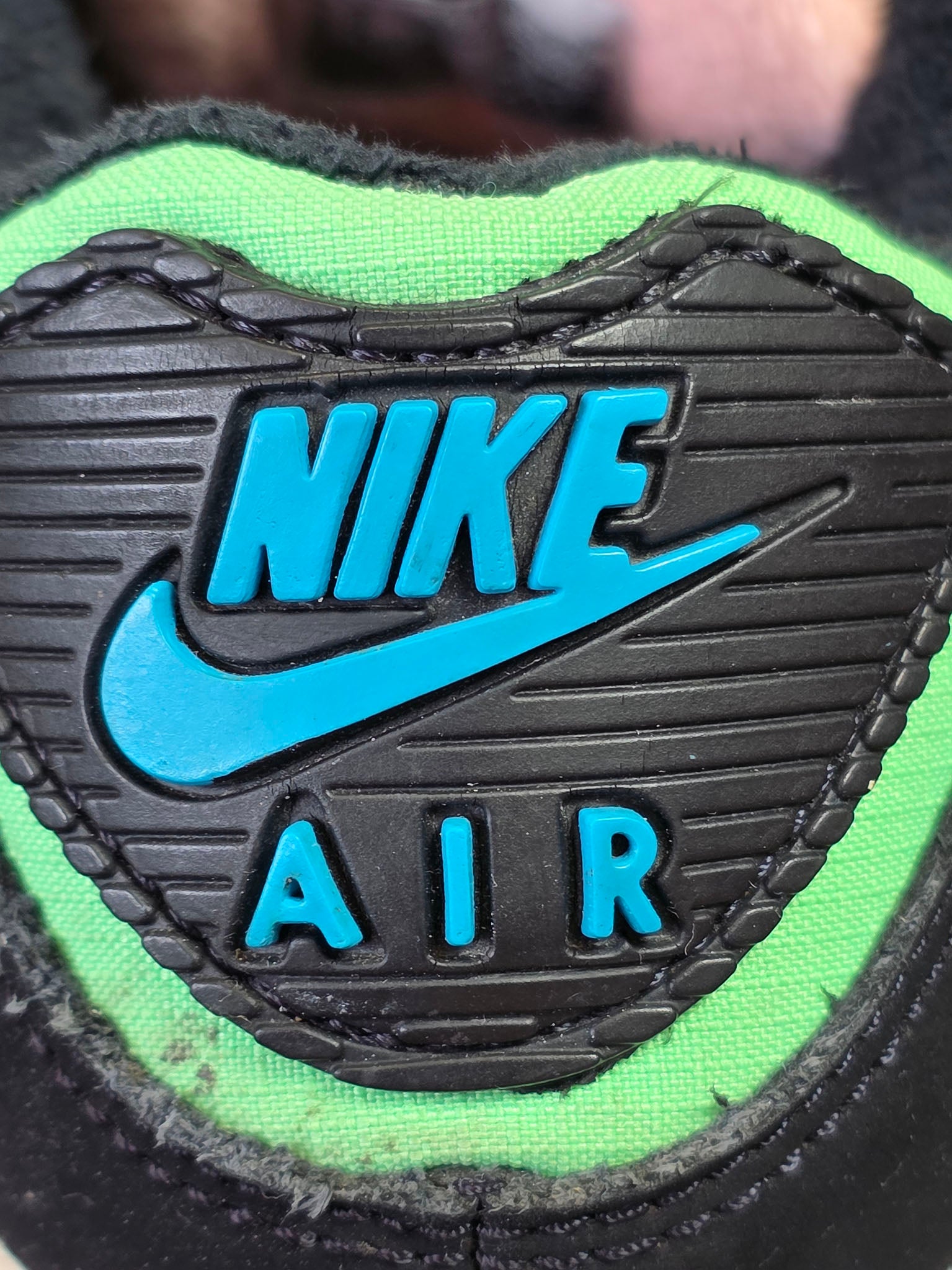 Nike Air Max 90 in Atomic Pink Solar Flare maat 38