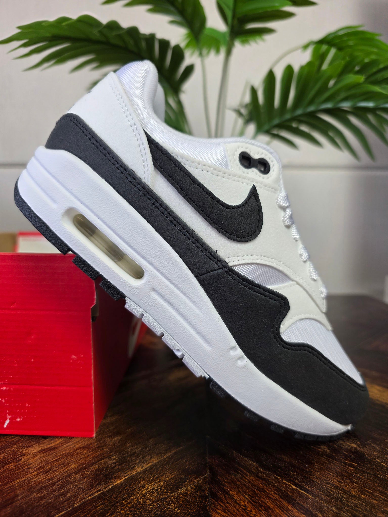 Nike Air Max 1 White Black maat 37,5