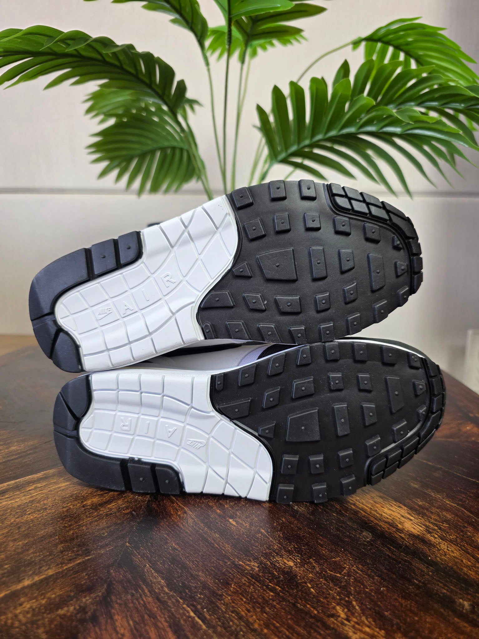 Nike Air Max 1 White Black maat 37,5