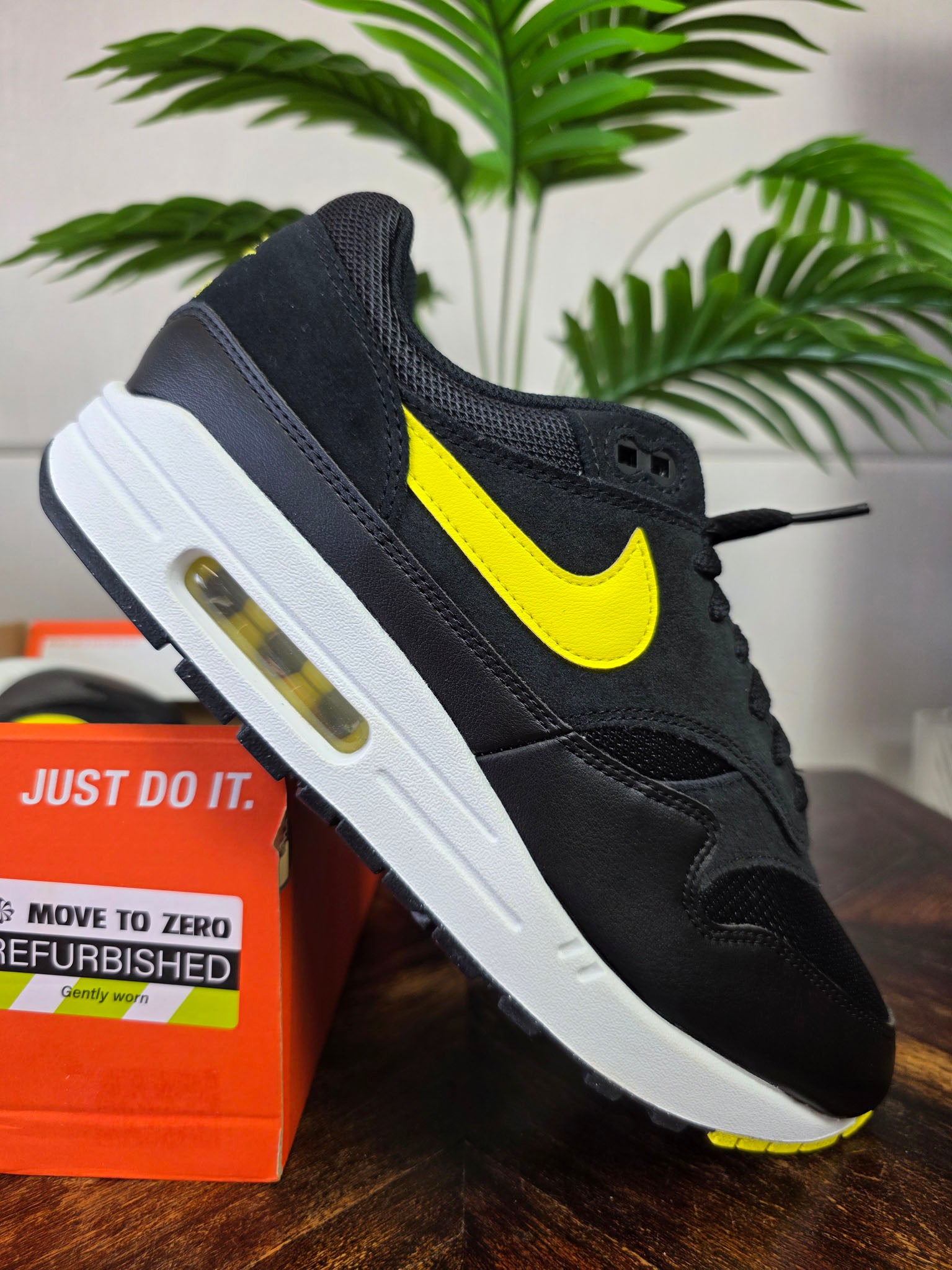Nike Air Max 1 Black Opti Yellow maat 44