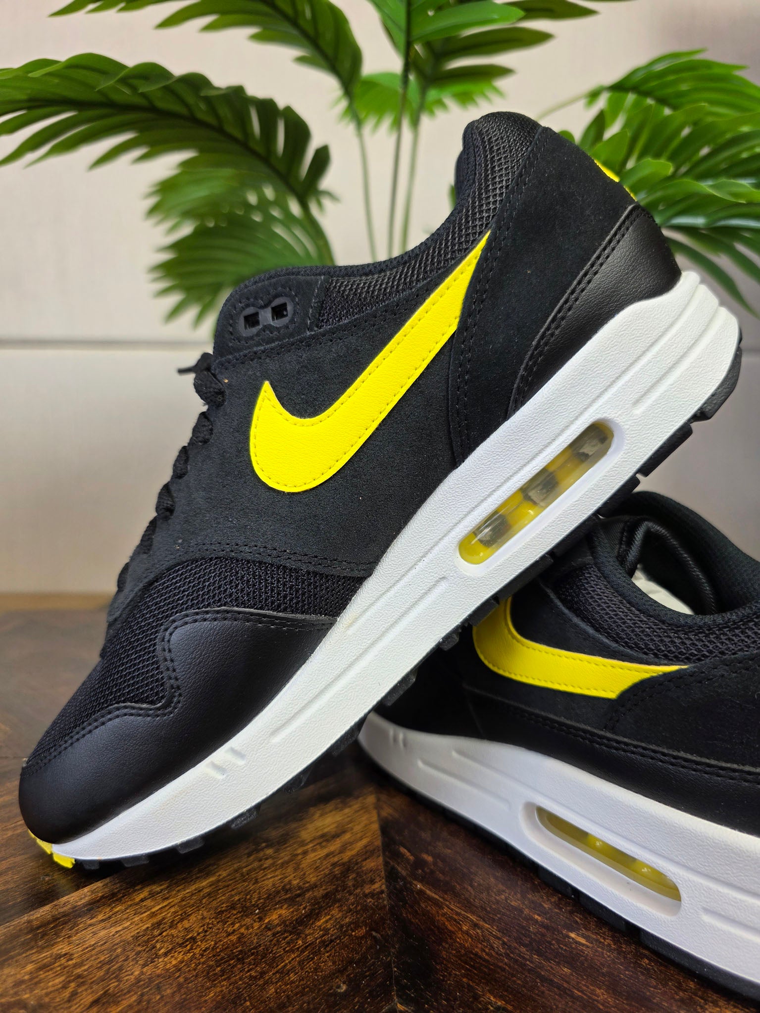 Nike Air Max 1 Black Opti Yellow maat 44