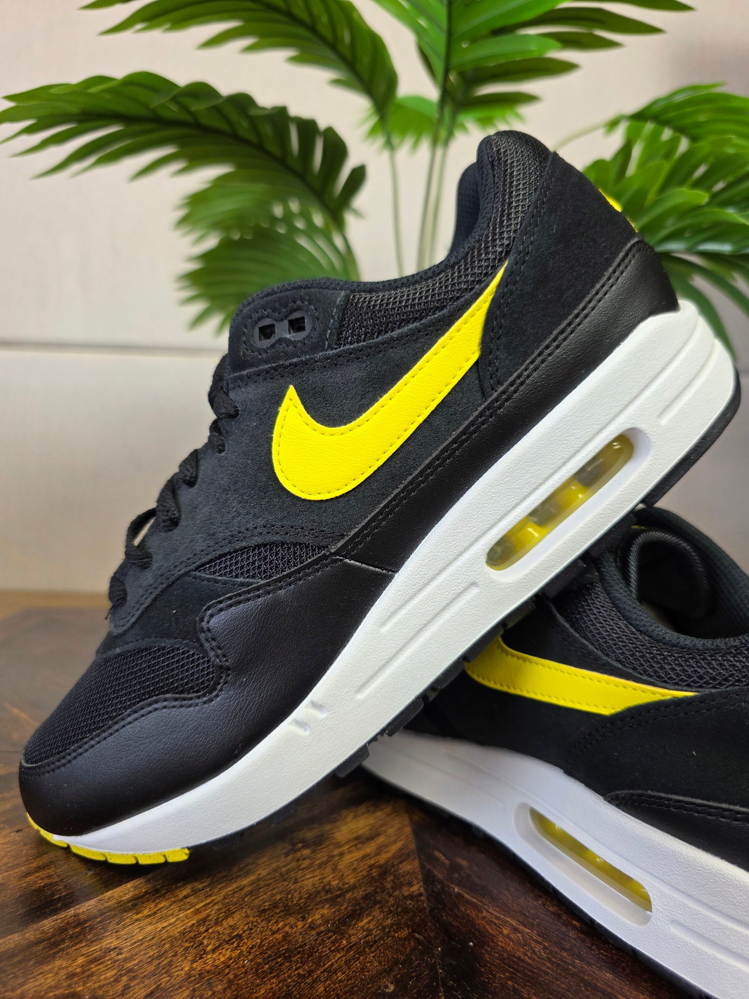 Nike Air Max 1 Black Opti Yellow maat 44