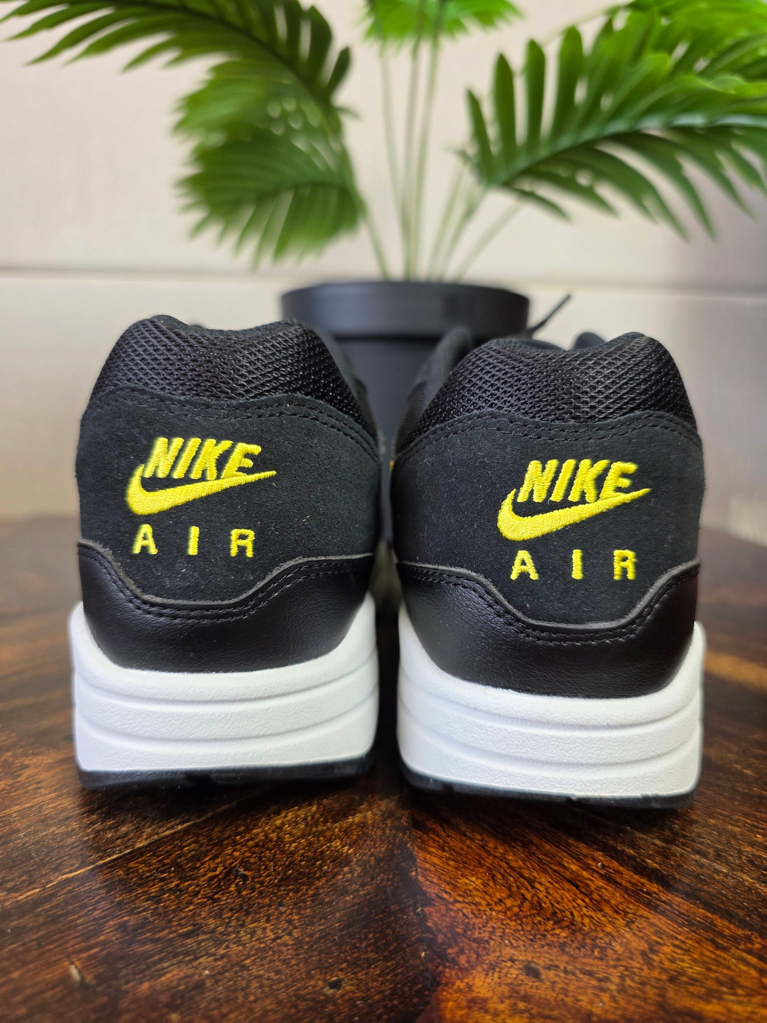 Nike Air Max 1 Black Opti Yellow maat 44